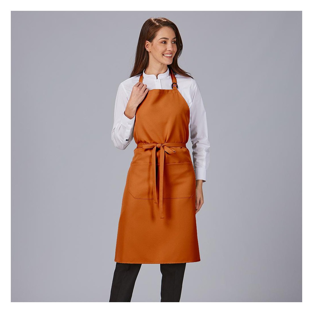 Delantal poliéster con peto